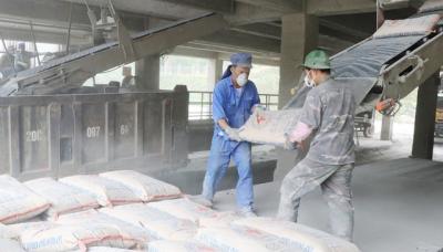 Vật liệu xây dựng tăng giá, dồn gánh nặng lên các công trình thi công