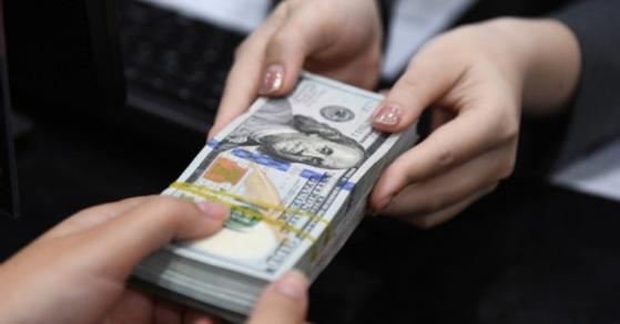 Giá USD tự do tăng mạnh, lên gần 25.600 đồng