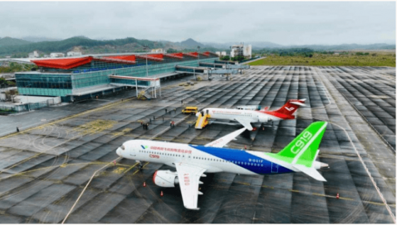 Máy bay 'Made in China' hạ cánh xuống Vân Đồn