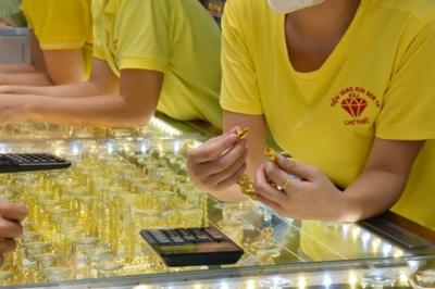 Giá vàng hôm nay 10-8: Liên tục lập đỉnh, dự báo còn tăng tiếp