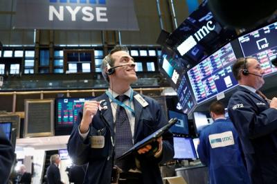 Chứng khoán thế giới hồi phục mạnh, Dow Jones tăng hơn 500 điểm