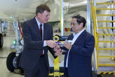 Thủ tướng đề nghị Tập đoàn hàng không vũ trụ Embraer mở rộng hoạt động tại Việt Nam 