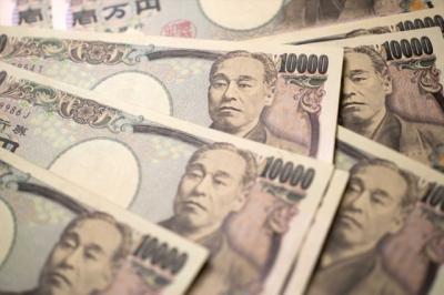 Giá đồng yen Nhật Bản lại giảm xuống sát mức kỷ lục, hơn 160 yen đổi 1 USD