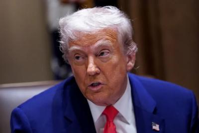 Nóng: Trump miễn thuế đối ứng cho điện thoại thông minh, máy tính