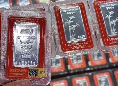 Giá bạc hôm nay, 7-10: Tiếp tục tăng mạnh, người mua lãi gần 20% chỉ trong 1 tháng
