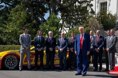 Đằng sau cú quay xe của Trump: Hỗn loạn tài chính, cơn sốt thỏa thuận và vai trò của Jamie Dimon