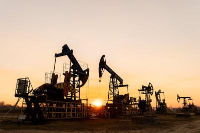 Dầu giảm vì khả năng OPEC+ tăng thêm sản lượng