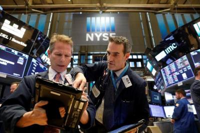 Dow Jones và S&P 500 giảm điểm sau báo cáo việc làm đáng thất vọng