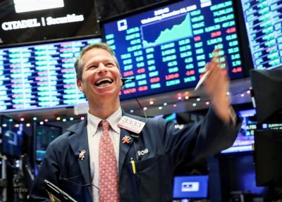 Dow Jones tăng vọt 450 điểm, dầu WTI giảm 8% và tích tắc rớt mốc 100 USD