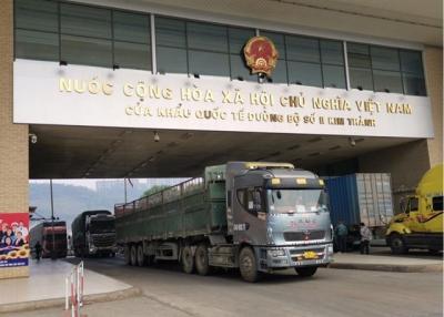 Cửa khẩu Kim Thành tạm dừng xuất khẩu hàng hóa