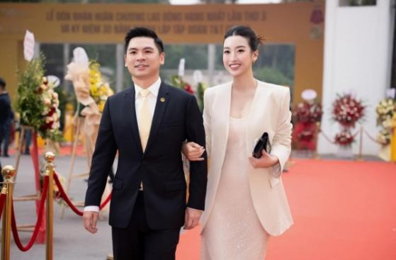 Hoa hậu Đỗ Mỹ Linh bên cạnh chồng - từ chủ tịch CLB Bóng đá hóa nhạc trưởng cực ngầu
