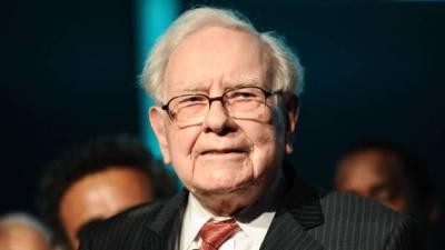 Warren Buffett gom mạnh cổ phiếu dầu khí giữa xung đột Nga-Ukraine