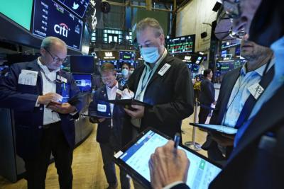 Dow Jones giảm 2 tuần liên tiếp bất chấp đà tăng trong phiên