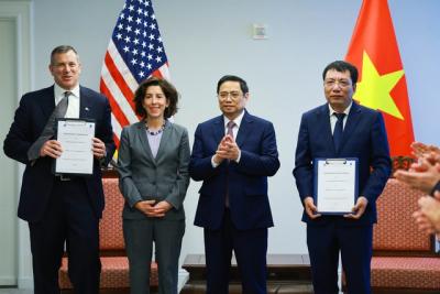 Nhiều văn kiện hợp tác kinh tế được ký kết giữa các Tập đoàn Mỹ và Việt Nam
