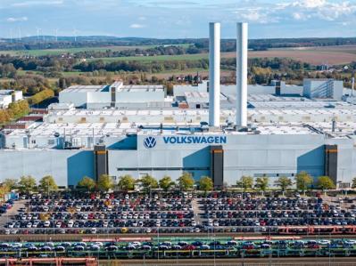 Lần đầu tiên trong 87 năm, hãng xe Volkswagen cân nhắc đóng cửa 3 nhà máy tại Đức