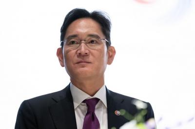 Thấy gì từ việc chủ tịch Samsung tới Việt Nam