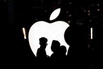 Apple thoát khỏi bờ vực khủng hoảng nhờ quyết định miễn thuế từ Trump