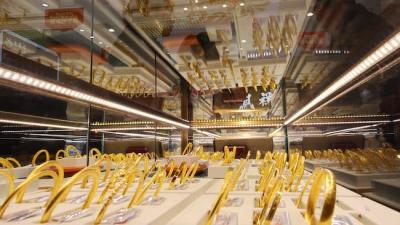Vàng tương lai vượt 2,950 USD nhờ nhu cầu trú ẩn an toàn