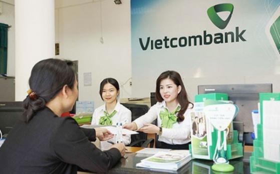Vietcombank (VCB): Mục tiêu tổng tài sản tăng 9-10%/năm giai đoạn 2023-2028, nhận chuyển giao bắt buộc một ngân hàng yếu kém