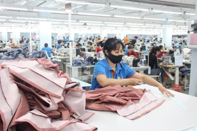 Vinatex: Doanh nghiệp sợi bắt đầu có lãi, ngành may dồn đơn hàng sớm để "né" chính sách thuế quan