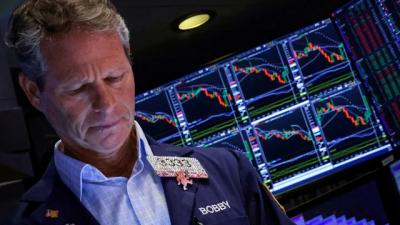 Dow Jones quay đầu giảm 800 điểm sau phiên tăng lịch sử