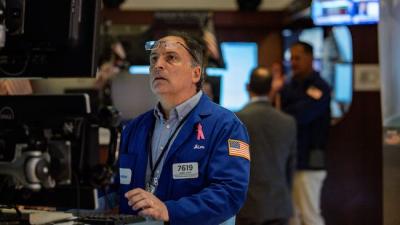 Dow Jones mất hơn 200 điểm