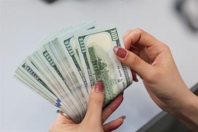 Chuyển từ 1.000 USD ra nước ngoài sẽ phải báo cáo nhằm ngăn “chảy máu” ngoại tệ
