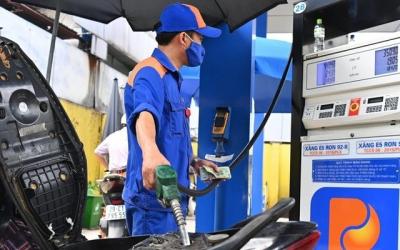 Giá xăng giữ nguyên, giá dầu diesel vượt 23,000 đồng/lít