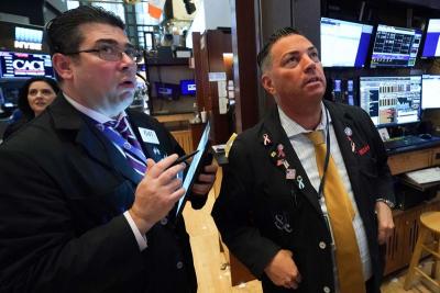 Dow Jones mất hơn 600 điểm chờ tin báo cáo lạm phát