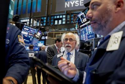 Dow Jones rớt 500 điểm, S&P 500 ghi nhận tháng tồi tệ nhất từ tháng 3/2020