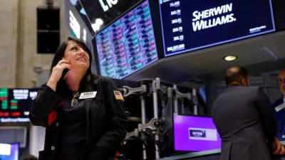 S&P 500 tăng điểm khởi đầu quý 2, chờ tin thuế quan mới của Mỹ