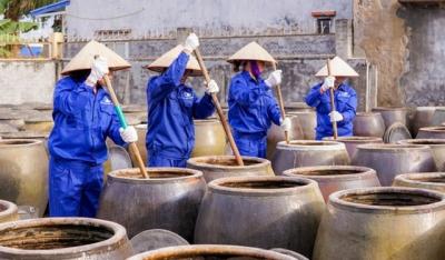 Nước mắm truyền thống Việt xuất khẩu nhưng lo mai một trên ’sân nhà’
