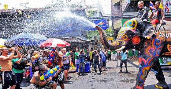 Hơn 100 du khách, người dân chết trong lễ hội té nước 'gây thất vọng' ở Thái Lan