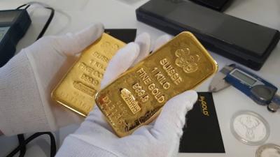 Vàng thế giới tăng nhẹ lên sát mốc 1,945 USD
