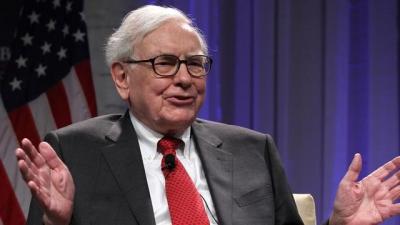 Warren Buffett: Không nên bán tháo cổ phiếu để tích trữ tiền mặt, vàng hay Bitcoin khi xảy ra chiến tranh