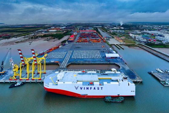 Vinfast quyết "so găng" với tỷ phú Elon Musk, đưa hàng nghìn chiếc xe điện made in Vietnam sang Mỹ