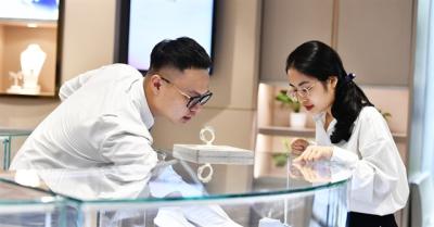 Giá vàng hôm nay 11/5/2025 đảo chiều tăng vọt, SJC vững trên đỉnh cao