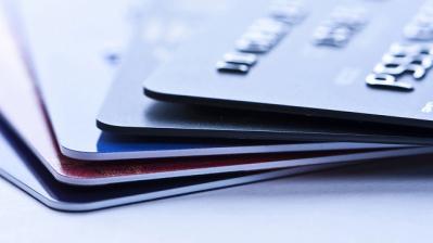 Phí thẻ ATM của các ngân hàng đang ra sao?