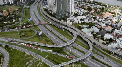 Dòng tiền và mục tiêu tăng trưởng trên 10%: cân đối ra sao?