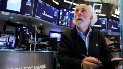 Dow Jones sụt hơn 500 điểm sau quyết định nâng lãi suất của Fed