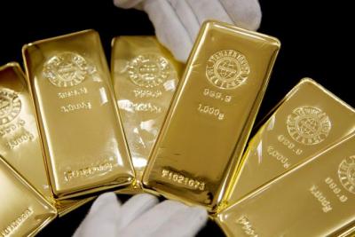 Vàng thế giới giảm gần 1% chờ đợi tín hiệu từ các quan chức Fed