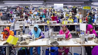Công nhân may mặc Bangladesh “oằn mình” giữa hỗn loạn thuế quan Trump