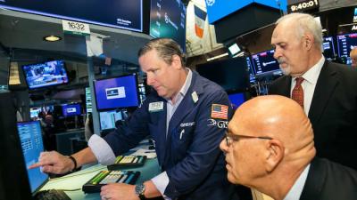 Dow Jones tăng 9 phiên liên tiếp
