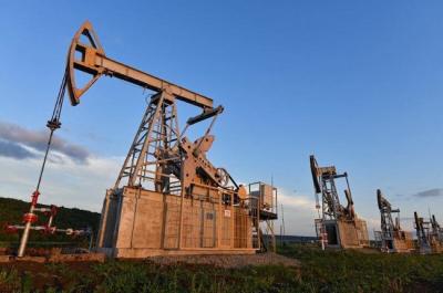 Dầu giảm 1% sau khi ông Trump yêu cầu hạ giá dầu