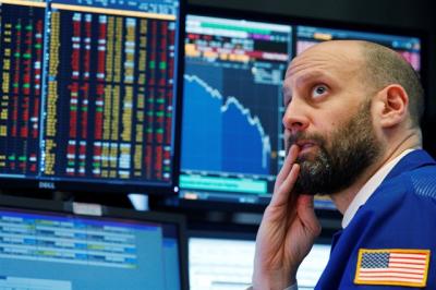 Dow Jones giảm tiếp hơn 350 điểm