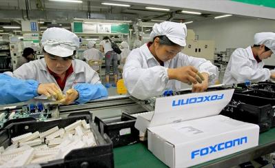 Foxconn chứng kiến doanh thu giảm hơn 30%