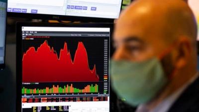 Dow Jones quay đầu giảm gần 500 điểm, Nasdaq sụt hơn 3%
