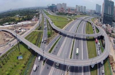 Kinh tế tăng trưởng ra sao khi được ’bơm’ vốn lớn?