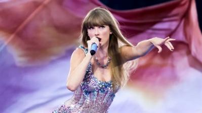 Thấy gì từ show diễn Taylor Swift?