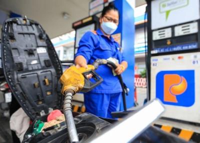 Giá xăng tiếp tục giảm, RON 95 về gần mốc 19,000 đồng/lít